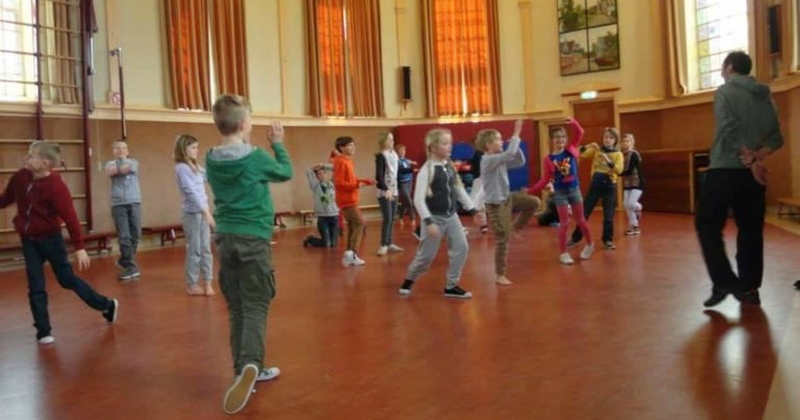 De wereld in je voeten met dansdocent Daniel Sandu.