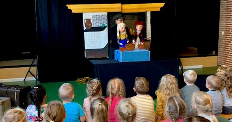 Geschiedenis :Rembrandt voorstelling en workshop verf-maken: poppentheater 'Belletje Sterk'