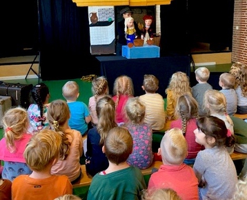 Afbeelding 7 De Kunstenaar en Kunst: voorstelling & workshop verf-maken:  poppentheater 'Belletje Sterk'