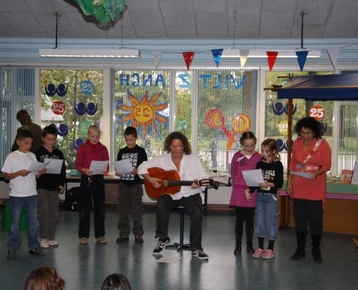 Afbeelding 3 Maak je eigen Schoollied!