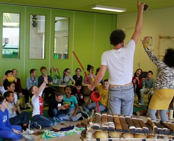 Afbeelding 9 Radio Afrika - workshop & interactief theatraal hoorspel met de klas.