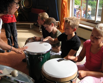 Afbeelding 1 Radio Afrika - workshop & interactief theatraal hoorspel met de klas.