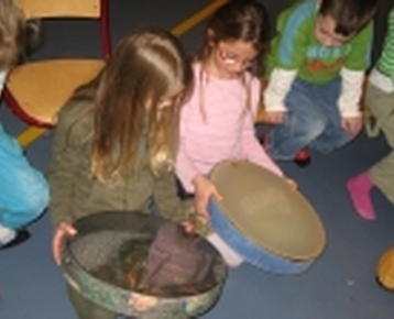 Afbeelding 6 Radio Afrika - workshop & interactief theatraal hoorspel met de klas.
