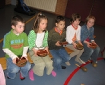 Afbeelding 5 Radio Afrika - workshop & interactief theatraal hoorspel met de klas.