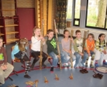 Afbeelding 8 Radio Afrika - workshop & interactief theatraal hoorspel met de klas.