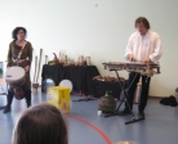 Afbeelding 4 Radio Afrika - workshop & interactief theatraal hoorspel met de klas.